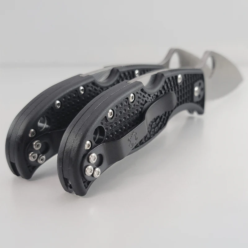 Spyderco LeafJumper, VG10 Steel Blade with Black FRN Handle - Image 3
